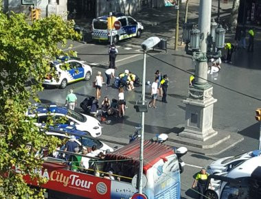 Τρομοκρατική επίθεση στη Βαρκελώνη: Οι Αρχές αναζητούν έναν ιμάμη ως «εγκέφαλο» του μακελειού